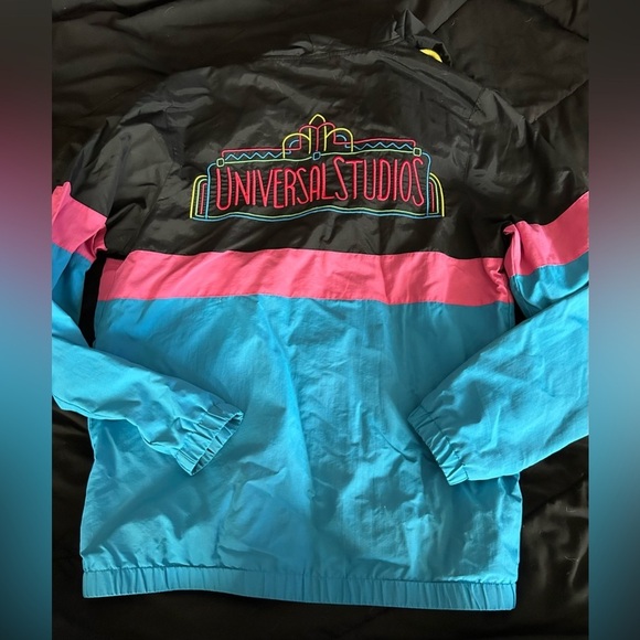 UNIVERSAL STUDIOS RETRO HOODED ADULT WATER RESISTANT WINDBREAKER JACKET COAT - Picture 9 of 9